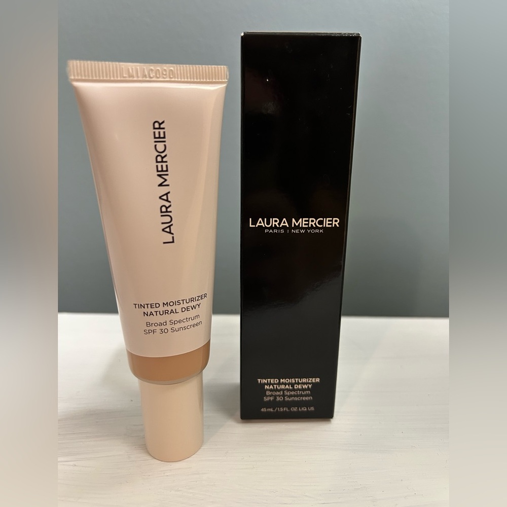 Laura Mercier Tinted Moisturizer- 2N Maple